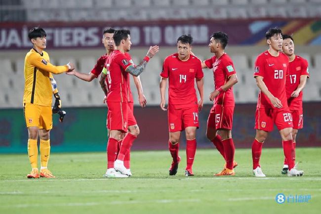 今日焦点战预告16:45 澳超赛场 悉尼FC VS 惠灵顿凤凰 惠灵顿凤凰强势出击能否在客场全身而退？01:30 意甲赛事 那不勒斯 VS 蒙扎 那不勒斯欲在主场迎来反弹重返欧战区!02:45 葡超赛场 本菲卡 VS 法马利卡奥 本菲卡对榜首之位虎视眈眈，法马利卡奥客场之旅恐难以全身而退？03:45 意甲赛事 热那亚 VS 国际米兰 国米已连续多场赛事保持不败，火“热”势头欲继续延续？ 事件那不勒斯后卫纳坦肩膀脱臼，马扎里：队医说他将缺席一个半月那不勒斯主帅马扎里称，后卫纳坦因肩膀脱臼将缺席一个半月时间。